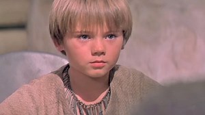 Star Wars épisode 1 : faites un arrêt sur image à 2 heures et 3 minutes, et regardez bien le dos de ce droïde !