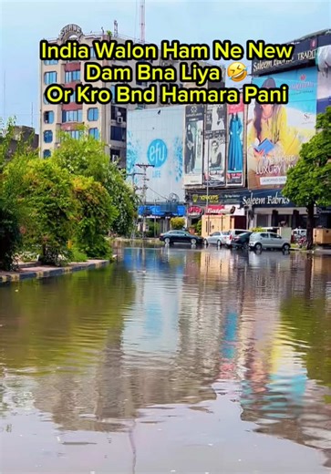 Barish ke baad Liberty Market Lahore ka manzar bilkul dam jaisa lag raha tha – har taraf pani hi pani. Yeh video dikhata hai rain ke baad ki real situation jahan log shopping ke liye aaye, lekin parking aur market ke andar tak pohanchna mushkil ho gaya. Visuals mein pani bharay raste, chalti shopping aur halka funny mood bhi hai. Yeh vlog barish ke baad ki asli lahori lifestyle ko dikhata hai — jahan log har halat mein shopping continue rakhte hain. pakistan heavy rain, liberty market rain, rain