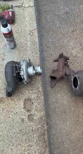 🚨Now I know where all my boost go!!!! Right out the middle of my Sprinter Turbo ￼