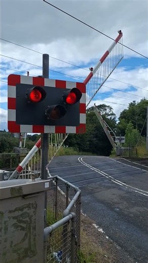 Cleghorn Level Crossing Lowering #train #levelcrossing #trainvideos #trainspotting #railwaycontent