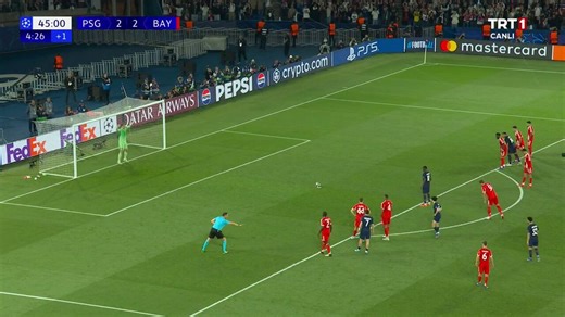 PSG - Bayern Münih maçı, Şampiyonlar Ligi tarihinde yarı finalin ilk yarısında 5 gol atılan ilk maç oldu.⚽ 17' Kane (P)⚽ 24' Kvaratskhelia⚽ 33' Neves⚽ 41' Olise ⚽ 45+5' Dembele (P)