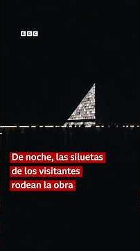 La biblioteca giratoria que ilumina las noches del Art Week en Miami #shorts