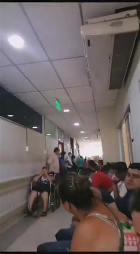 ¿Ya estamos mejor? Che manduao" 😒 Un ciudadano se quejó de la muy lenta atención que se realiza a pacientes en urgencias del IPS en Capiatá, 🗣 "Estamos hace 3 horas en urgencias. Parece que esperan que uno de nosotros se caiga, se muera acá. ¿Ya estamos mejor? Che manduao", dijo @AnthonyPaez595 Daniel Vargas | San Lorenzo PY por el Mundo