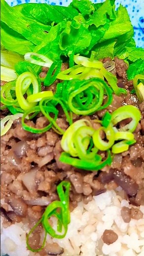 紫玉ねぎの和風タコライス!味付けは塩麹とすき焼きのたれ!美味しくて子供も大好きごはんがすすむ味!もち麦ご飯で腸活!#丼#ひき肉レシピ #簡単レシピ