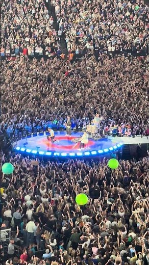Coldplay - Viva La Vida (Live in London)