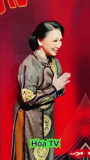 Doctor, artist Bach Tuyet continues to sing after recovering from illness #celebrity