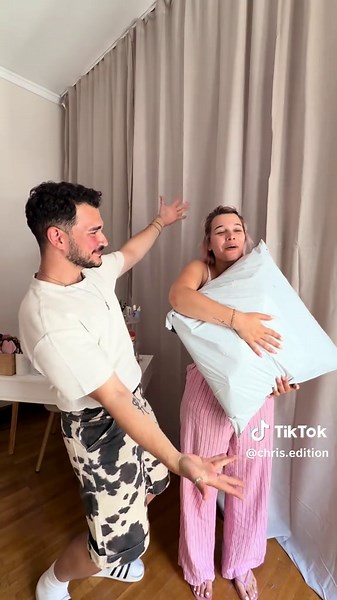 Σας άρεσε το diy για να καλύψουμε την ανοιχτή ντουλάπα της @christianna_mi ;;🤩🌸 #chrisedition #christiannami #diy #roommakeover #homedecor