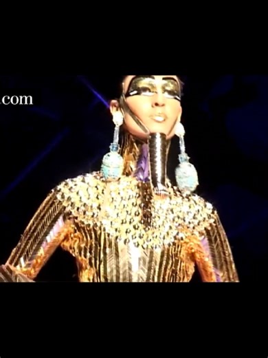 Exploring Christian Dior Haute Couture 2004