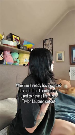 He wore my bags and scarves @taylorlautner #taylorlautner #teamjacob | #taylorlautner