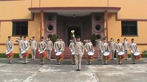 Marcha 20 Notas y Marcha 24 Coqueta, ejecutadas por la Banda de Guerra de la Escuela Militar de Materiales de Guerra. Video subido a la pagina de Facebook, el dia 5 de julio de 2013 por la Escuela Militar de Materiales de Guerra. | Bandas de Guerra y Escoltas