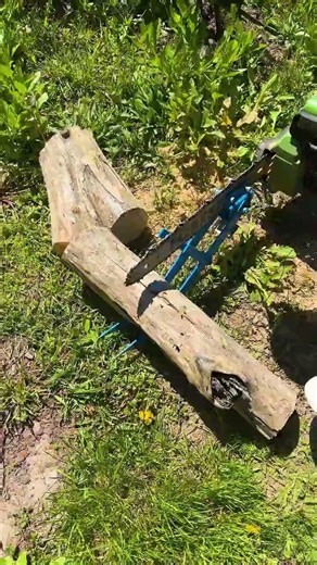 DIY Chainsaw Log Stand: Fast & Safe Wood Cutting Hack