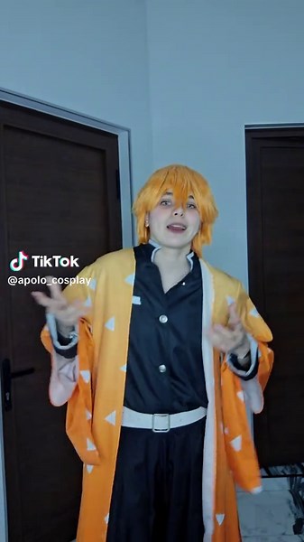 Zenitsu Agatsuma Cosplay Showcase