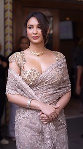 900K views · 29K reactions | Akansha Sharma seen in gorgeous and owsam style #AkanshaSharma #GorgeousLook #OwsamVibes #FashionDiaries #CelebWatch | Bollywood Reporter | Facebook