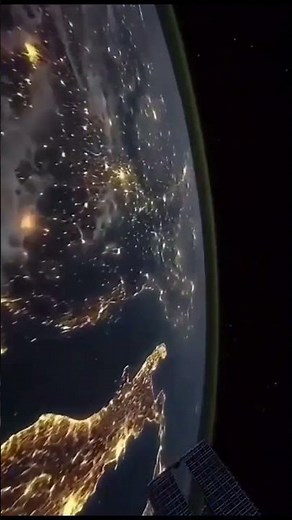 360° Around Earth: Satellite’s Space Tour