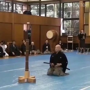 居合道的拔刀术。—— 日本剑术强调实战性，一招毙命是武士追求的目标。