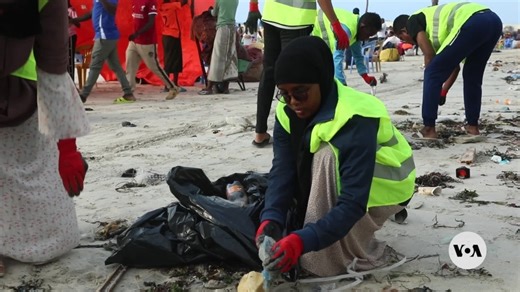 Somali volunteers clean long-neglected beaches