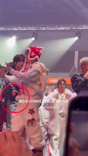 Gayo Daejejeon: Yujin và Sakuya Tương Tác Đáng Yêu