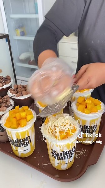 Gabisa gabisa ini super syegerrr😭😭 Jangan lupa mampir ke outlet Outlet I 📍Jl Sigura-gura Barat Raya No 11 (sebrang ayam bakar pak d) Outlet II 📍Jl Maninjau Raya No 1 (sebarang indomaret perempatan) Buka mulai jam 09.00-21.00 #sultanmango #sultanmangomlg #sultanmangomalang #sultanmangoviral #mangothai #malangkulinerviral #kulinerviralkekinian #malang #kulinertrending #mangothaiviral