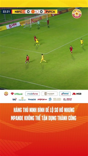 Mpande dứt điểm quá hiền trong pha đối mặt Văn Lâm