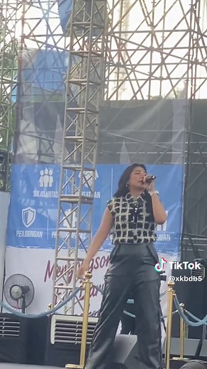 Dirimu Bagaikan Layang-Layang: Lirik Kocak