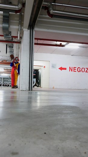 2.5M views · 10K reactions | #viral #horrormovies #prankvideo #Halloween #skit #horror #pranks #prank #films #funny #paranormal #scary | Killer Clown | Facebook