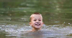 Von Nord nach Süd: Die 10 besten Badeseen für Familien