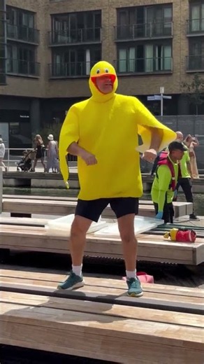 “Thousands of ducks racing for charity 🦆💛” #london