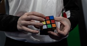 O novo recorde mundial do cubo de Rubik é de 3,134 segundos. E foi perfeitamente registrado em vídeo