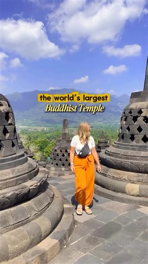 Jess ★ Adventure Travel on Instagram: "The WORLD’S LARGEST Buddhist temple 😮👇🏼 First stop in Indonesia is Yogyakarta to spend the next week exploring temples and active volcanoes - I am sooo excited to see what the island of Java has in store 🫶🏼 Say hello to … 📍 Borobudur Temple, Indonesia This is the world’s largest Buddhist temple, surrounded by jungle and such a sight to behold - make sure to PRE-BOOK as you won’t want to miss out on this one 📸 📲 Follow @explorefordays for more South