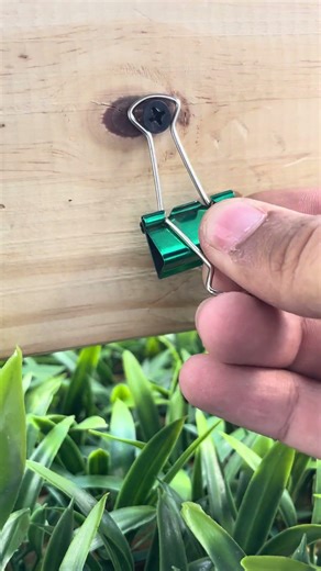 Simple sanding block that makes a difference Better control#WorkshopTip #Sandpaper #ToolHack