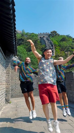 Happiness is dancing with your #ZumbaFam 🥳 🎶: "Adoration to Happiness (快乐崇拜)" by Angela Chang and Wilber Pan 📸: @china_zeskenyang @rodrigoangellozj @benjaminzj 📍: #China | Zumba Fitness