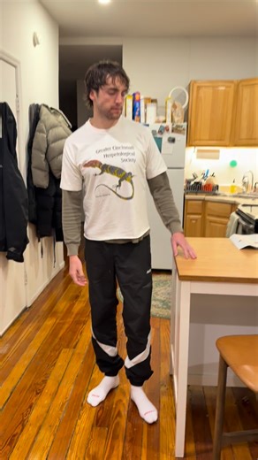 Veronika Slowikowska on Instagram: "Canadians vs American comedy 😂🇨🇦"