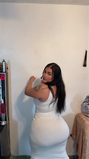 This is just an example that even under the whitest white, it will still hide underneath the clothing!! get on this good deal #shapewear #ootd #seamless #shaping #shapeweargirl