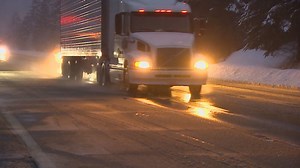 Snow snarls I-90 at Snoqualmie Pass, again