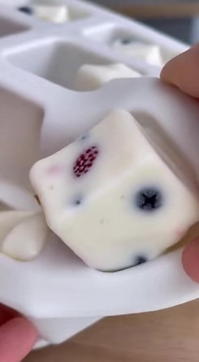 Make these 3-Ingredient Frozen Yogurt Berry Bites at home in under 15 minutes! This quick healthy snack recipe is perfect for satisfying your sweet cravings while keeping it nutritious. With only Greek yogurt, fresh berries, and a touch of honey (or pure maple syrup), these yogurt snacks deliver high protein, antioxidants, and natural sweetness without any processed ingredients. Whether you need a guilt-free dessert, a kid-friendly lunchbox addition, or a refreshing post-workout treat, these fro