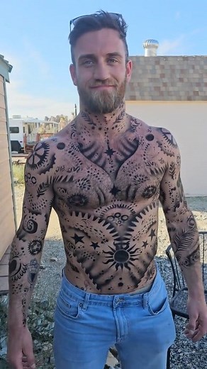 Watch performers turn into unique living art with airbrush painting | Fine Art, Bodypainting & Airbrush Make-up / bodyart by Lana Chromium