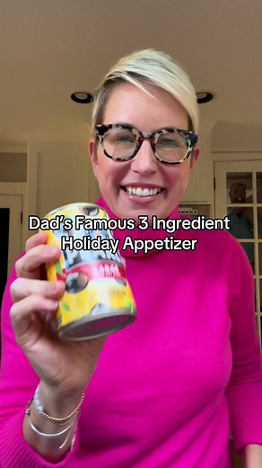 Stop what you're doing...you (most likely) already have the ingredients for these super simple, pantry-friendly, make-ahead, served-room-temp party olives! 🫒🧄 Fussy, fancy olives need not apply—we're going retro with this 3-ingredient wonder, which is simply jumbo black olives, grated garlic, and olive oil (plus salt and pepper). 1-2 cans of jumbo black olives, 3-4 grated garlic cloves, a few glugs of EVOO, and salt and pepper to taste. Shake in a sealed bag, chill, and marinate for a minimum 