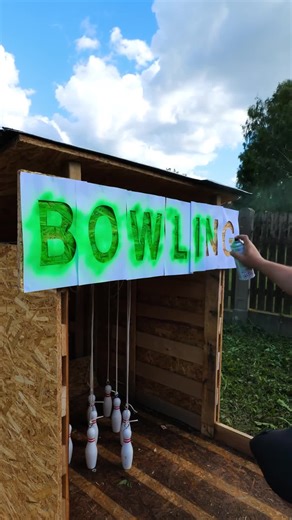 5-Minute Crafts | Fun for the whole family: DIY pallet bowling lane🎳 #5mc #diyprojects #palletideas #backyardfun #bowlingtime | Instagram