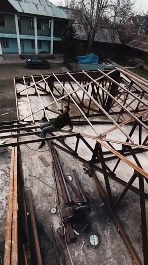 Lifting angle truss with the JCB telehandler. Safety first, productivity always. 🏗️⚡"