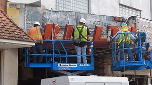 8.2K views | The demolition crew removed a part of the iconic movie theatre Tuesday morning. One of the Rialto signs is down after about an hour. The rest of the facaded will be worked on throughout the day. | Alice Echo-News Journal | Facebook