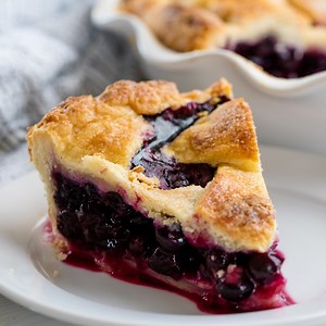 869K views · 1.4K reactions | The Perfect Blueberry Pie recipe uses a homemade pie crust and fresh blueberries. ️ RECIPE: https://thestayathomechef.com/perfect-blueberry-pie/ | Recipes | Facebook