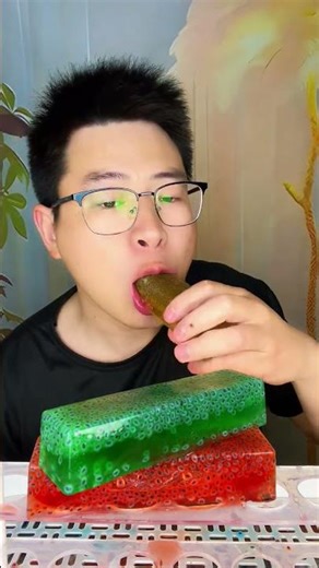 It's hot, so I'll eat some crunchy ice cubes. 🤫❤️ #asmr #ice #shortvideo #food #eating #mukbang