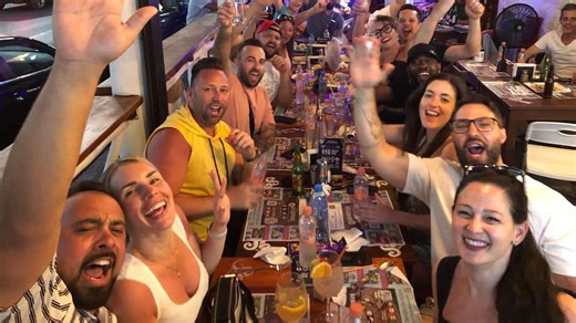 De plus en plus de Québécois à Playa del Carmen: le restaurant Los Tabernacos plein «au bouchon» lors des matchs du Canadien de Montréal