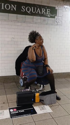 Amazing cover of Patsy Cline's Crazy at the 14th Street - Union Square station.  鸞 #unionsquare #patsycline #countrymusiclover | Brooklynites.NYC | Facebook