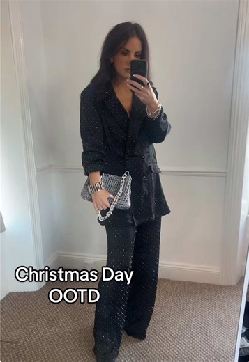 Power suit with a touch of sparkle for Christmas Day! Suit from Sequin Cinderella and handmade bag 🖤🪩
