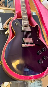 If you’re looking for a Les Paul with some serious attitude this Gibson Custom Shop 54’ RE W/Factory Mods is the way! Unique specs include Custombucker pickups, Candy Apple Blue finish, and blacked out plastics! Grab her up today at quimpersound.com!!🤘🔥🤘🔥 #gibson #gibsoncustomshop #gibsonlespaul #guitarsofinstagram #guitarist #guitar #electricguitar #guitartone #theguitarstore #theguitarstoreatquimpersoundrecords #theguitarstore #quimpersoundguitars #brickandmortar #porttownsend #seattle #ta