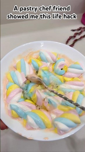 How to make marshmallow frosting? #lifehack #marshmallow #muffin #lifehacker #frosting