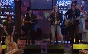 Video: HALESTORM Performs Acoustic Version Of 'Apocalyptic' For WAAF Listeners