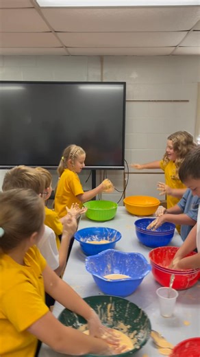 🎃👩‍🔬👨‍🔬Our 4th graders in STEAM had a spooktacular time making Halloween Oobleck today! As they mixed, measured, and experimented with this gooey science project, students practiced cooperation to pass the oobleck ball around the whole group. Just like our faith teaches us, when we work together with kindness and patience, we reflect the love of God in our actions. ✝️ | Saint Ursula School
