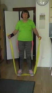 Against muscle loss - easy arm strength training with the Theraband #strengthtraining #armtrainin...